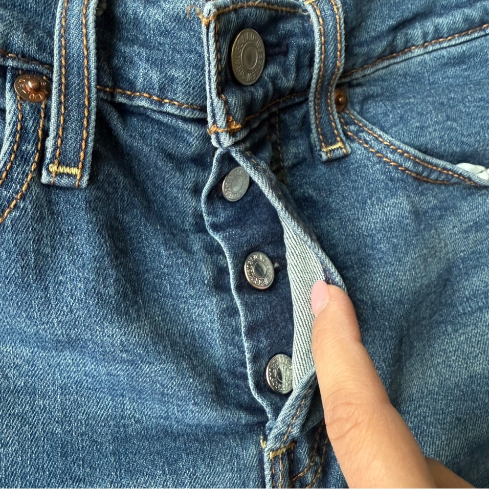 Levi's Women's Skinny Jeans in Blue - Picture 3 of 8